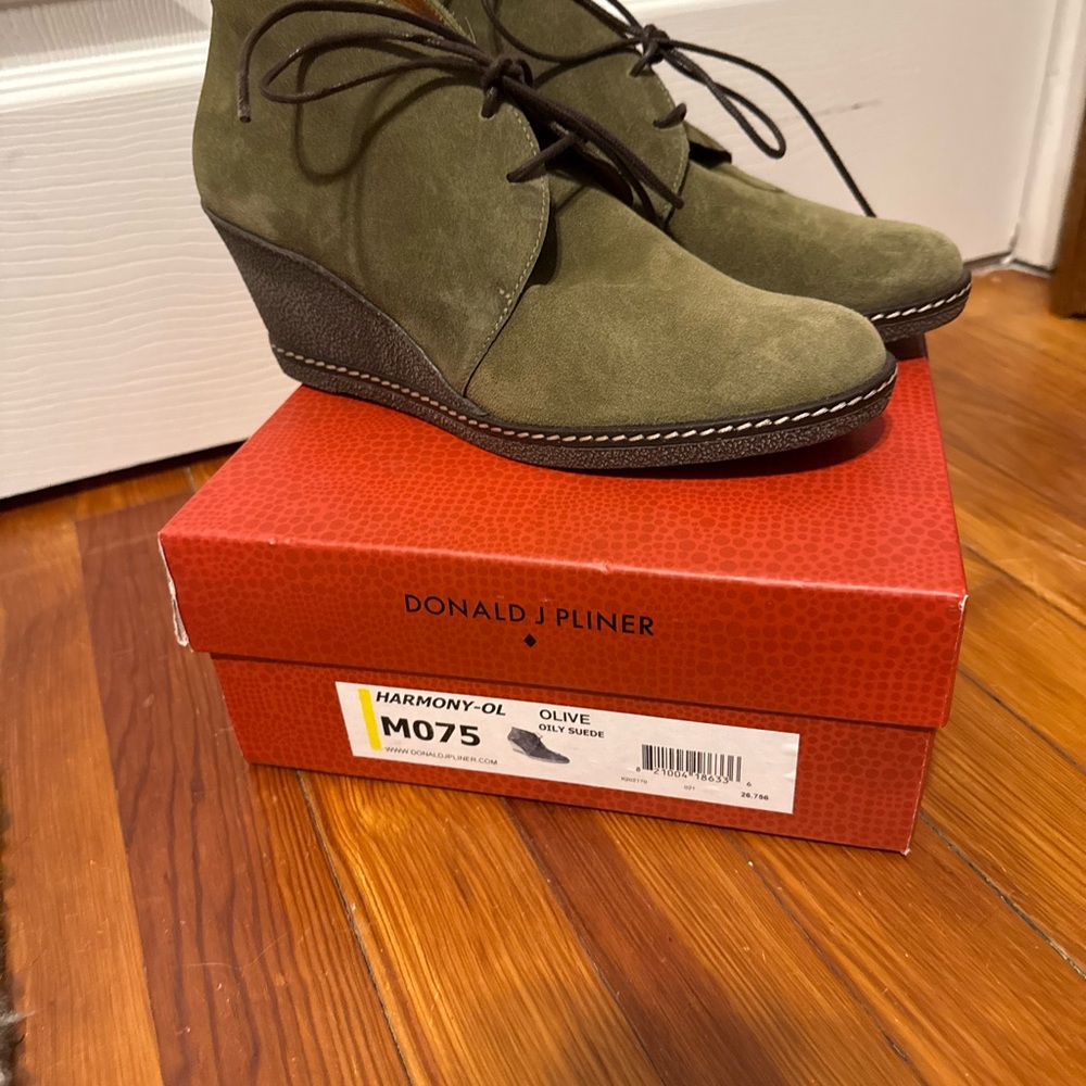 Donald J. Pliner Green Chukka Boots